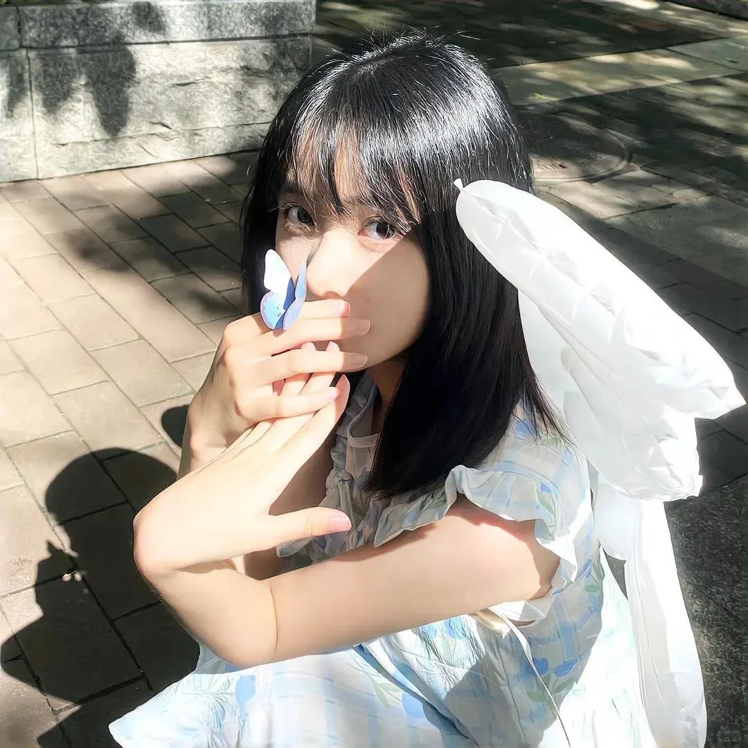 小女孩莫妮卡